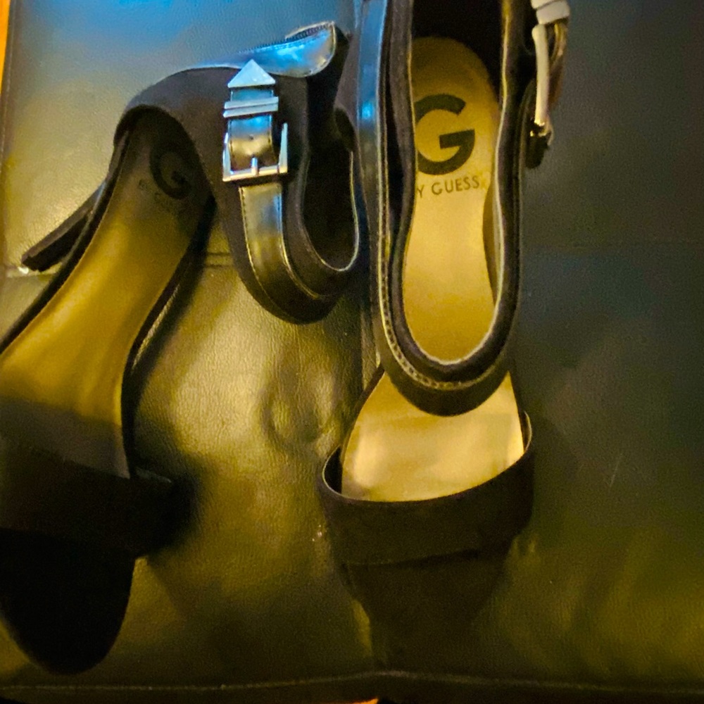 ~SALE~GUESS HEELS BLACK STRAP LEATHER BUCKLE METAL